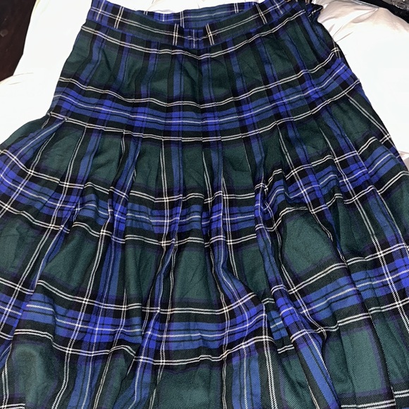 Vintage Dresses & Skirts - Vintage Aljean pleated wool plaid skirt with gold crest button closure